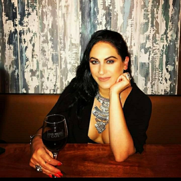 Meet your Posher, Jessica - Picture 1 of 1